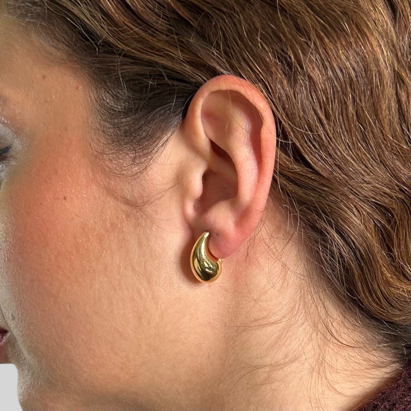 Orecchini a Lobo in Oro 18 Carati – Design Curvo ed Eleganza Moderna