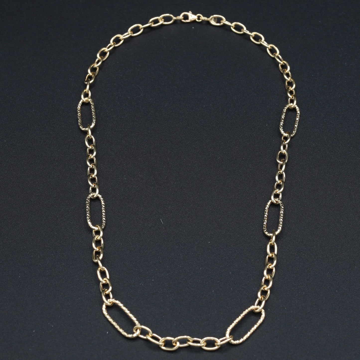 Collana in Oro 18 Carati con Maglie Alternate – Raffinatezza e Modernità