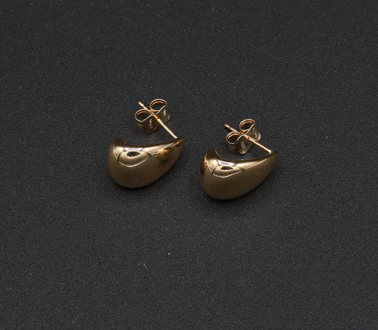 Orecchini in Oro 18 Carati con Elegante Design a Goccia