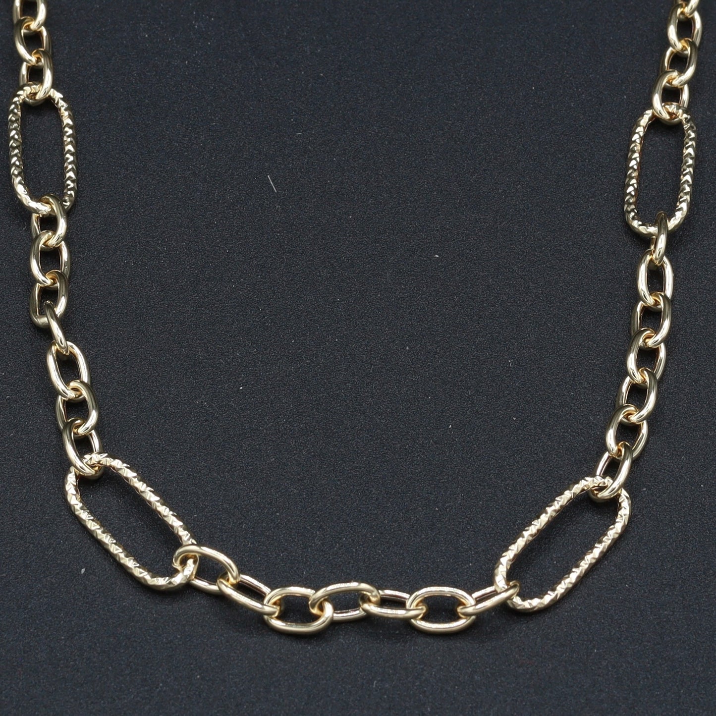 Collana in Oro 18 Carati con Maglie Alternate – Raffinatezza e Modernità