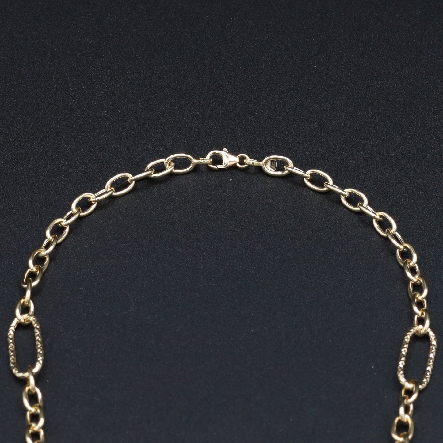 Collana in Oro 18 Carati con Maglie Alternate – Raffinatezza e Modernità