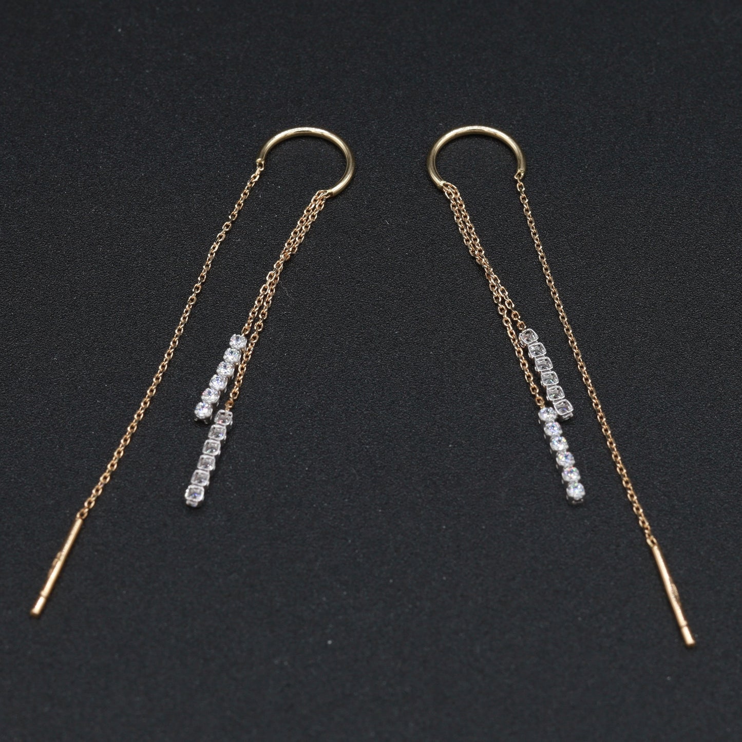 Orecchini Pendenti in Oro 18 Carati con Catene Sottili e Zirconi – Eleganza Minimalista