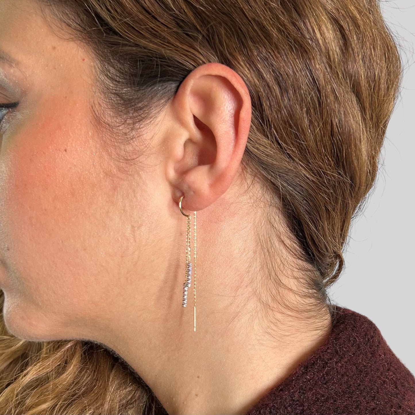 Orecchini Pendenti in Oro 18 Carati con Catene Sottili e Zirconi – Eleganza Minimalista