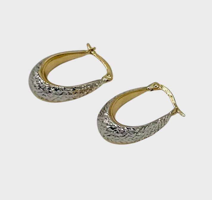 Orecchini a Cerchio in Oro 18 Carati – Design Elegante e Raffinato