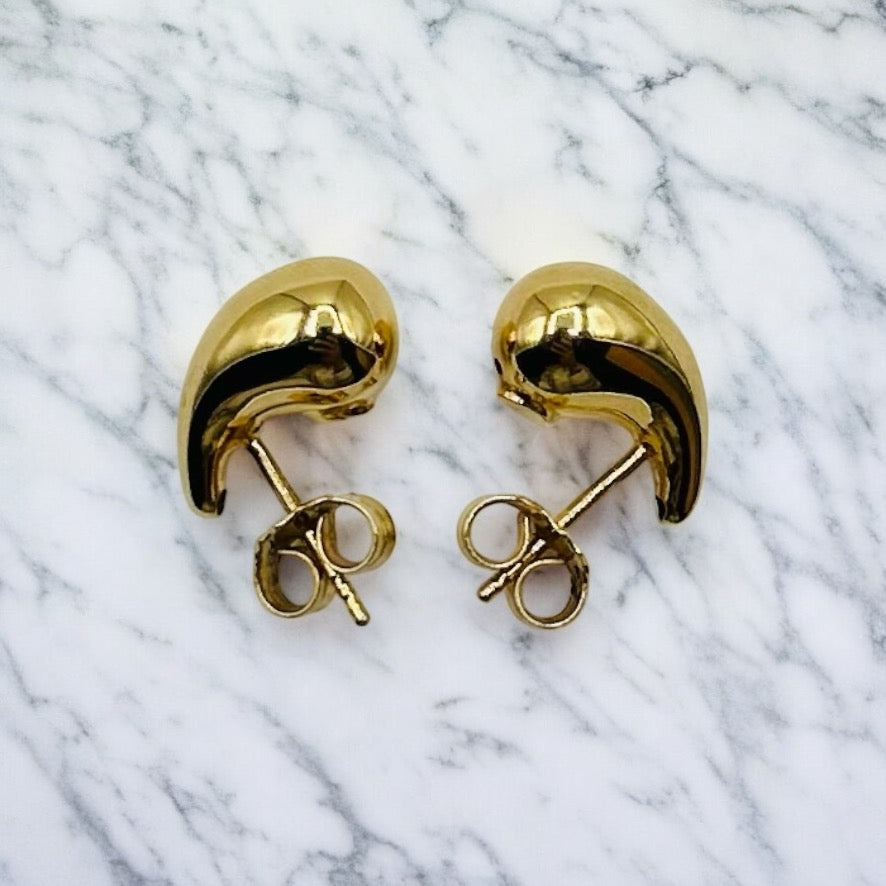 Orecchini a Lobo in Oro 18 Carati – Design Curvo ed Eleganza Moderna