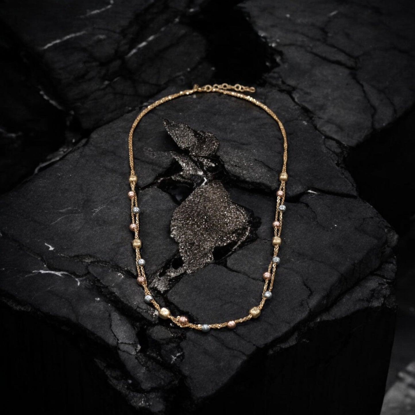 Collana in Oro 18 Carati con Raffinate Sfere Tricolore