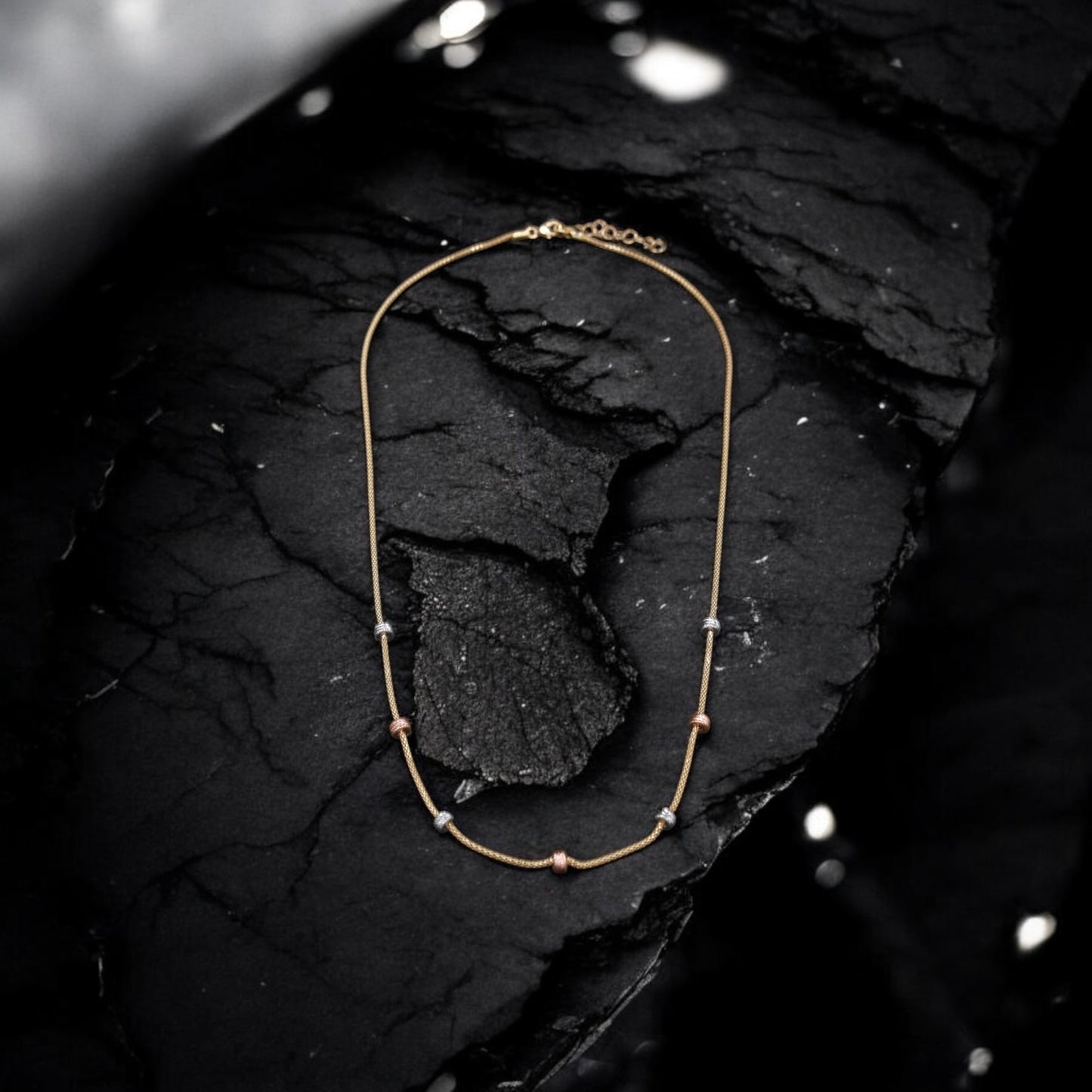 Collier in Oro 18 Carati con Eleganti Dettagli Bicolore