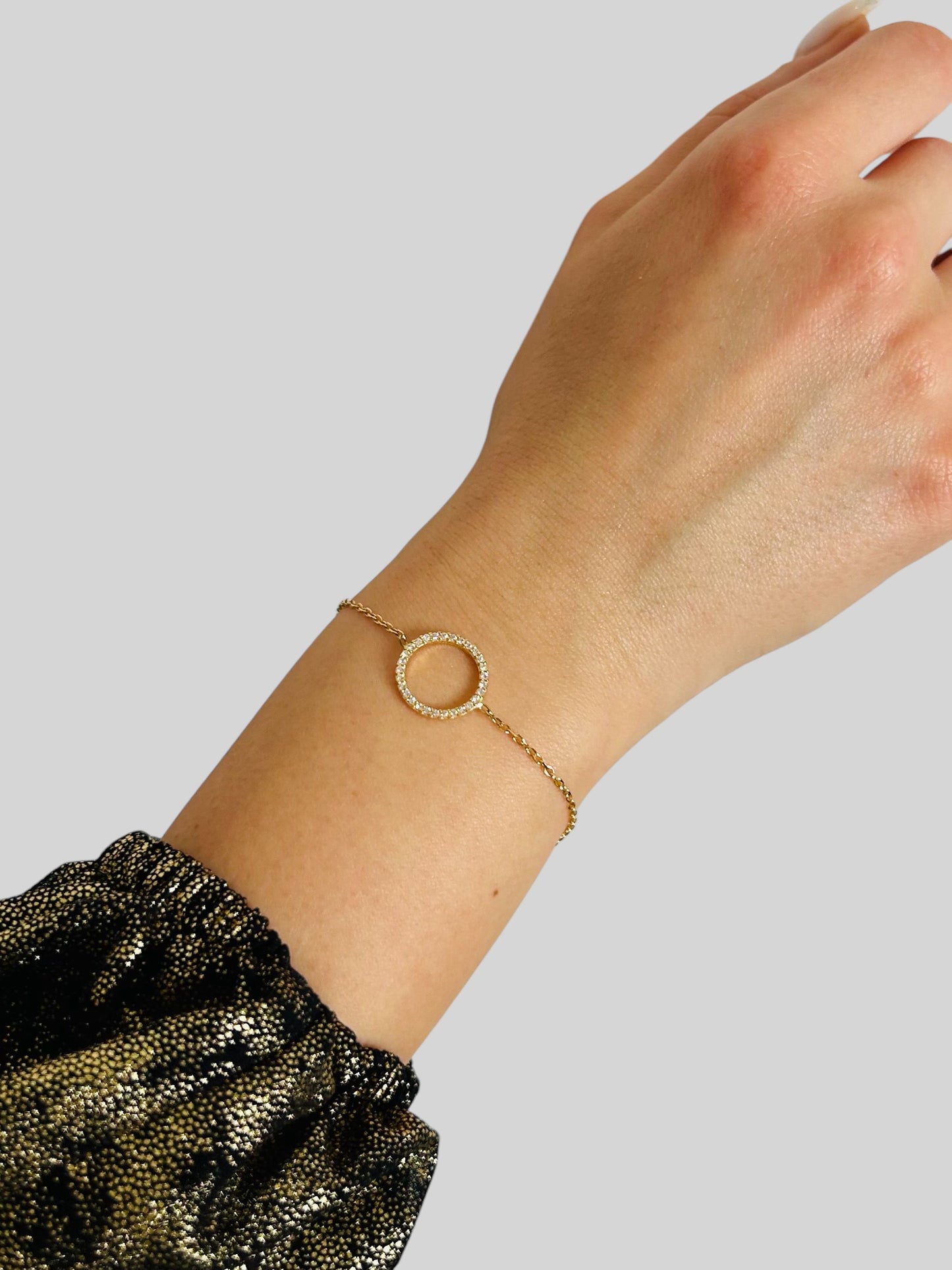Bracciale in Oro 18 Carati con Cerchio e Dettagli Brillanti - Eleganza Discreta