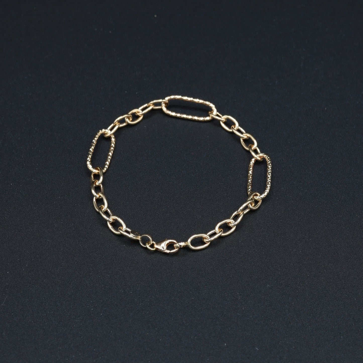 Bracciale in Oro 18 Carati con Maglie Alternate - Stile Moderno e Raffinato