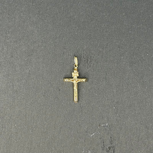 Croce con Cristo in Oro 18 Carati – Design Classico