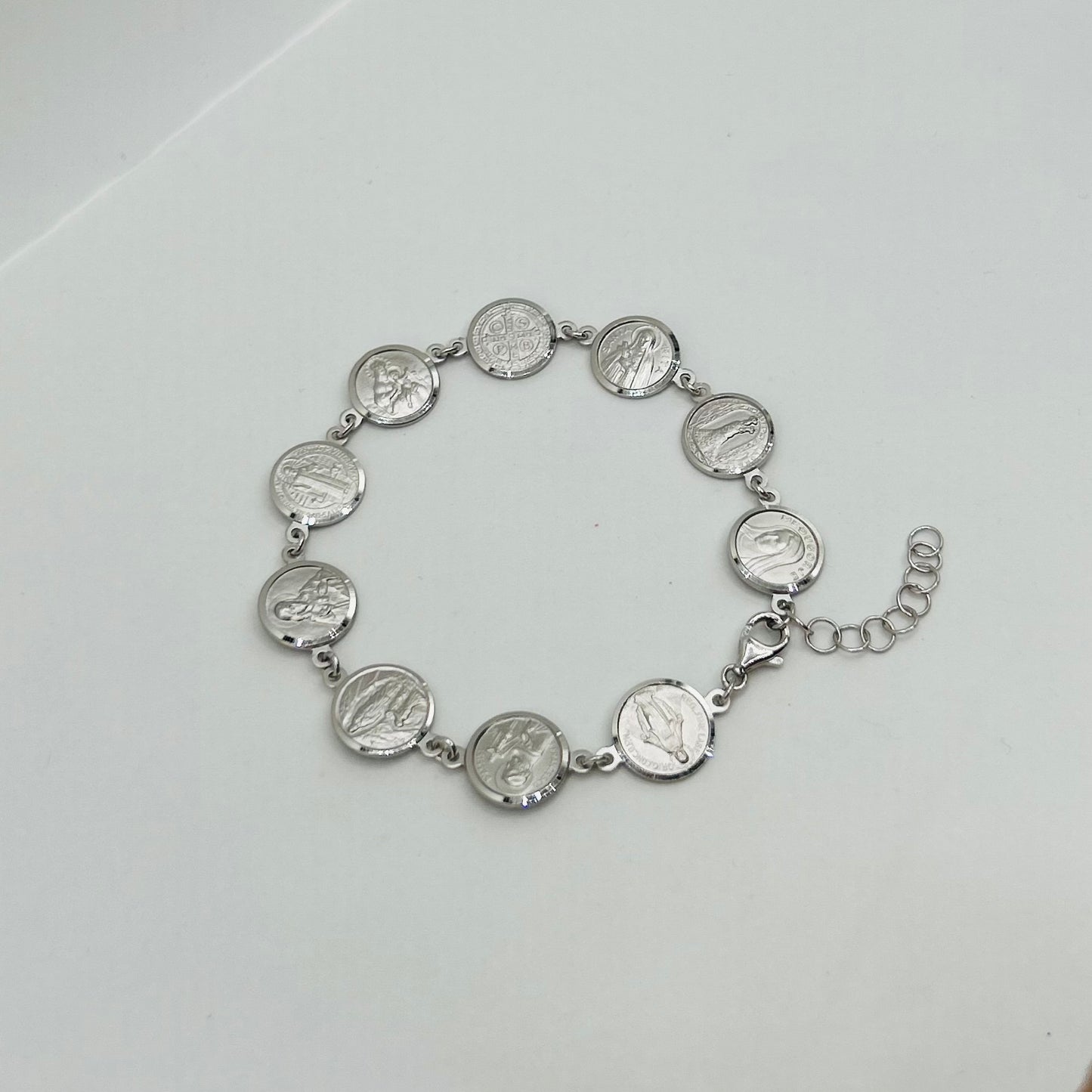 Bracciale Rosario con Medagliette in Argento 925 – Eleganza e Fede in un Gioiello Unico