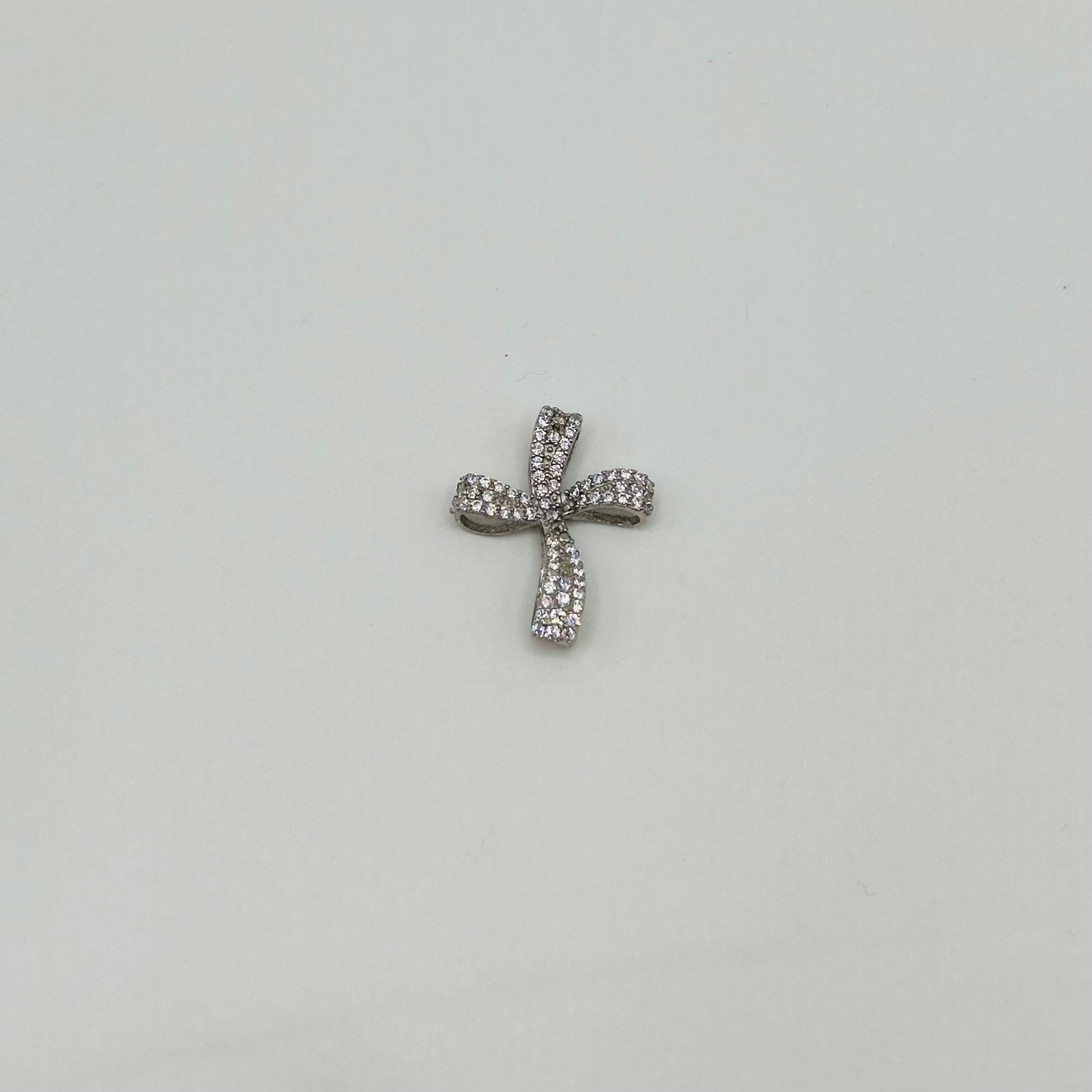 Pendente Croce in Argento 925 con Zirconi - Eleganza e Spiritualità