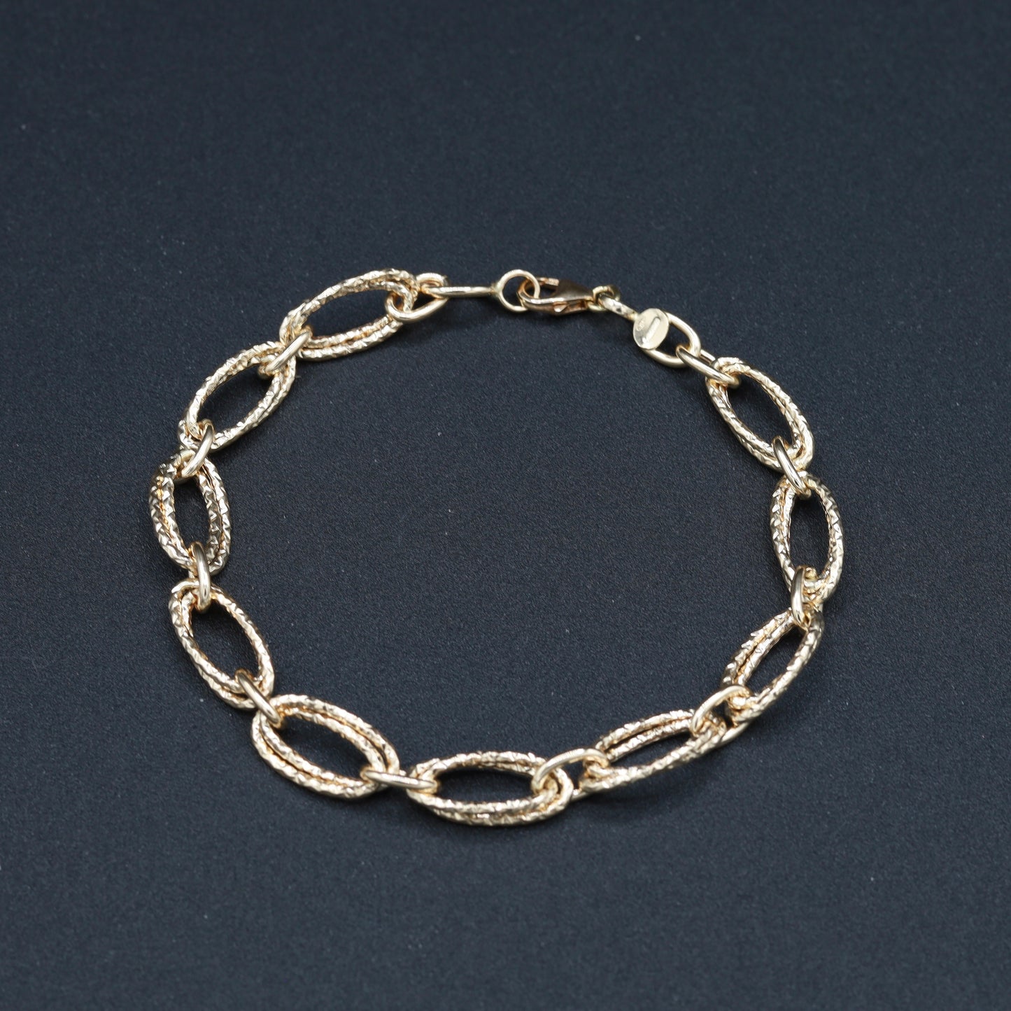 Bracciale in Oro 18 Carati con Maglie Intrecciate - Eleganza senza Tempo