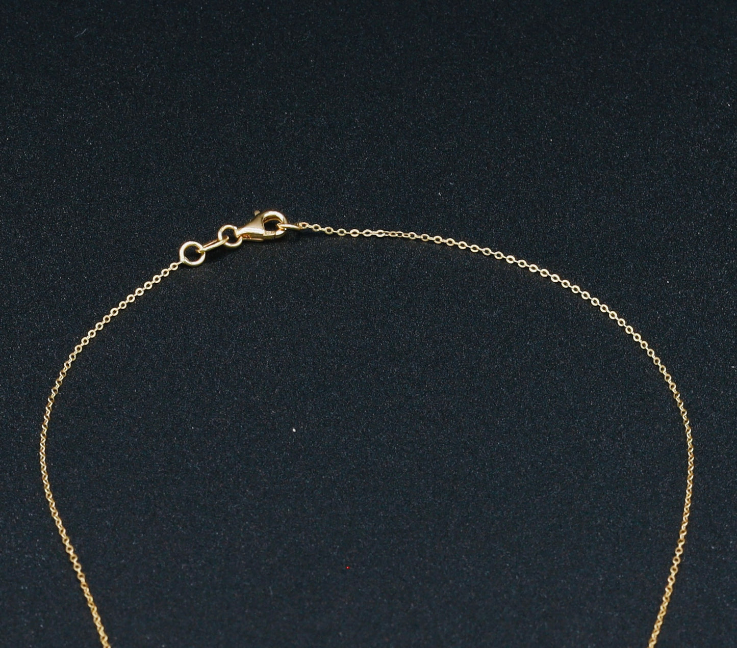 Collana in Oro 18 Carati con Elegante Pendente a Goccia