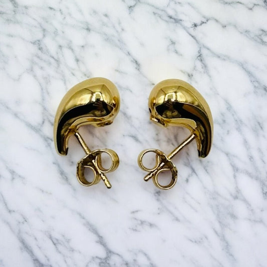 18K Gold Curved Design Stud Earrings