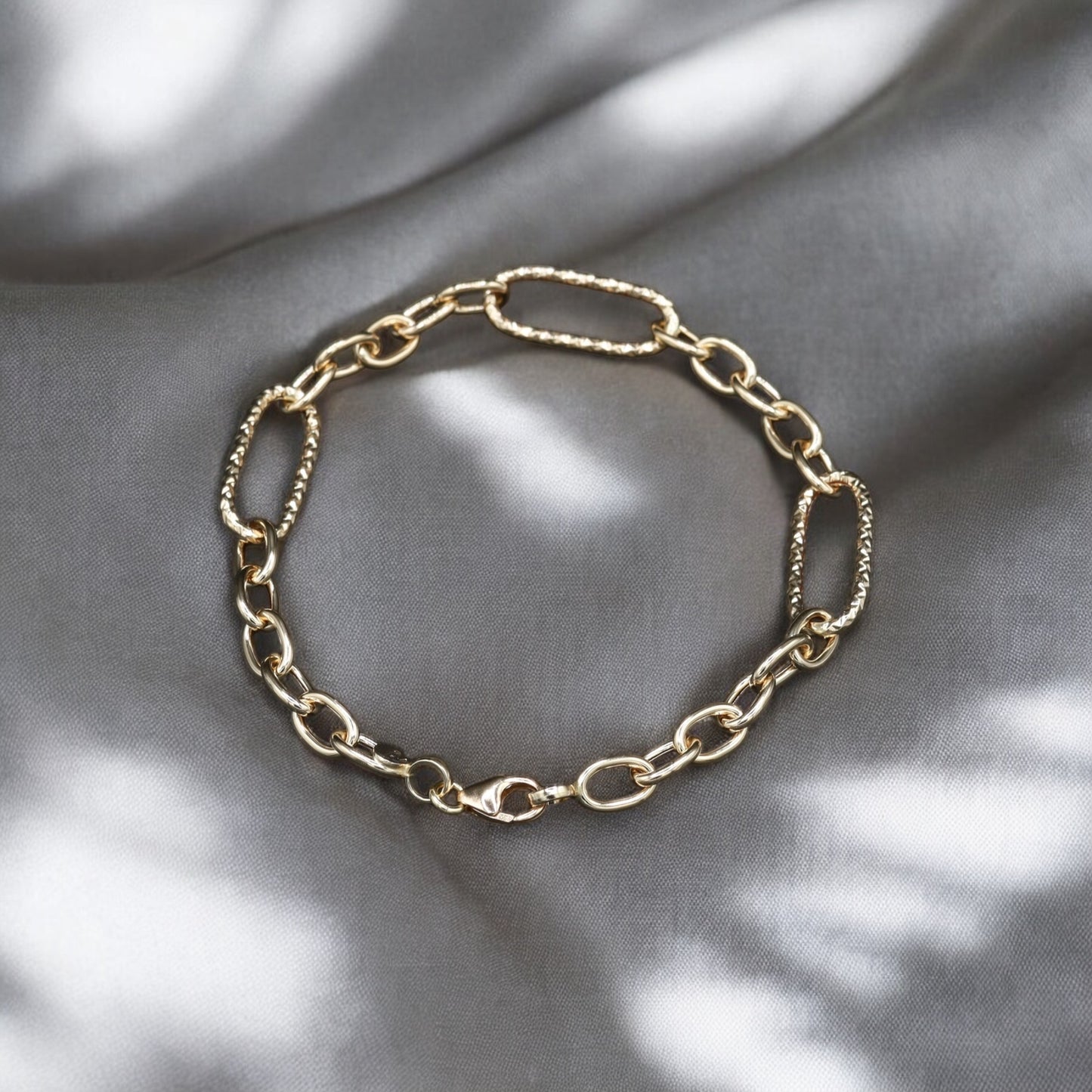 Bracciale in Oro 18 Carati con Maglie Alternate - Stile Moderno e Raffinato