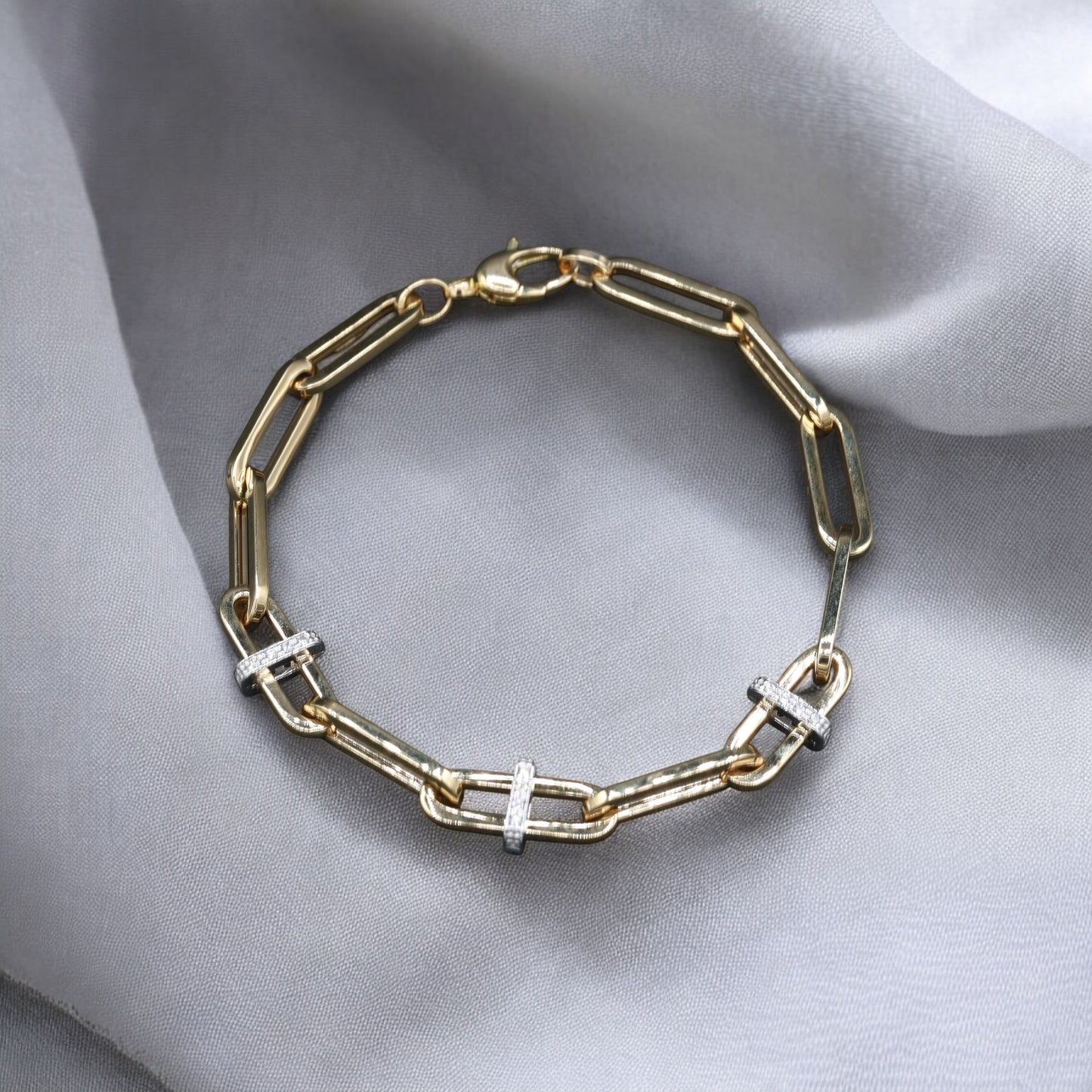 Bracciale in Oro 18 Carati con Maglie Rettangolari e Zirconi - Eleganza e Luminosità